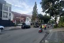 Rumah Dipiinggir Jalan untuk Usaha di Bintaro Menteng Raya Sek.7