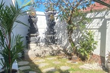 Rumah Furnished Dekat Jl Raya Padonan, Club dan Pantai di Canggu