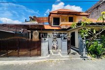 Rumah 4 Kamar 2 Dapur dan 2 Lantai Strategis di Padangsambian