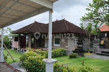 Rumah Luas 4 Kamar dan Kebun Luas Trategis di Pererenan