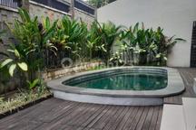 Rumah Mewah Furnished dengan Kolam Renang di Umalas, Badung