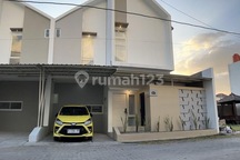 Rumah Baru 2 Lt Semi Furnish Letak Strategis