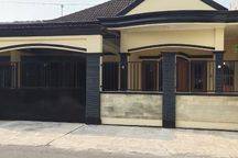  Rumah Bagus Strategis Pinggir Jalan Semi Furnished