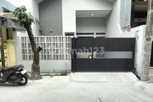 Rumah Terawat di Bekasi 15 Menit ke Terminal dan Stasiun Bisa KPR J39394