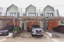 Rumah Strategis 12 Menit ke The Park Sawangan 2 Lt Hadap Selatan J34921
