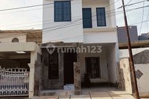 Rumah Cempaka Putih Dalam Kompleks