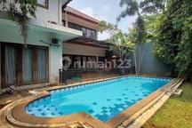 Rumah Bagus Siap Huni Dalam Townhouse di Lebak Bulus