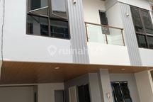 Rumah Mewah Modren Dekat Pasar Baru Jakarta Pusat SHM