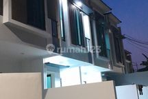 Dijual Rumah Cantik Dan Mewah 2 Lantai Dekat Dengan Rumah Sakit Islam Dan Tol Cempaka Putih