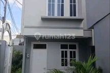 Rumah 2 Lantai Lokasi Strategis Dekat Rs Islam