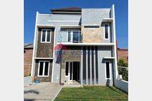 Rumah DIJUAL di Bella Mansion Kediri Suasana Tenang dan Aman Bangunan Baru Tersedia Balkon untuk Jemuran di Lantai 2, Dekat Dengan Kantor Kecamatan Ngasem Lebar Jalan Depan ± 6 meter