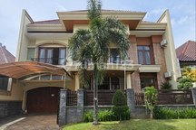 Rumah Klasik Old Money Vibes 2 Lantai di Istana Dieng, Malang