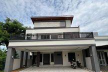 Rumah modern elegan di Serpong the icon 