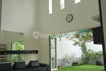 Rumah Bagus Bangunan Mandiri Terawat Lokasi Elite di Bsd City