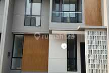 Disewakan Rumah Summarecon Crown Gading Cluster Viola Bekasi