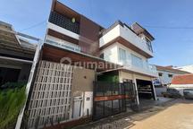 Rumah 3 Lantai Furnish Private Pool 6 Kamar Luas 270M Tapos Depok