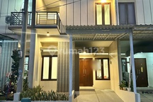 Rumah 2 Lantai SHM 3 Kamar Luas 72 Cluster Pitara Depok Dekat Tol