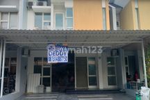 Rumah Grand Wisata Semi Furnish Bersih Rapi Disewakan Cepat