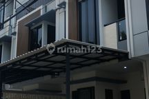 Rumah 2 Lantai Dekat Perkantoran dan Pemerintahan Sawah Besar