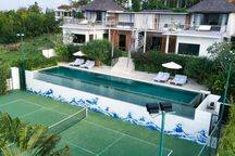 Villa 6BR Luxury Modern dengan Lapangan Tennis dan Unblock Ocean View di Ungasan, Bali.