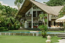 Villa Beachfront With Spacious Land In Buleleng