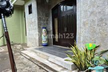 Disewakan Rumah 2 Lantai Baru Renovasi Denpasar Selatan