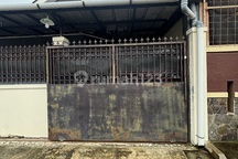 Rumah Pinggir Jalan Cocok untuk Tempat Tinggal dan Usaha