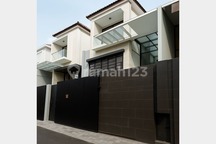 Rumah Mewah Dengan Lokasi Strategis Di Dekat Pondok Indah Mall Rr077