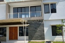 Jual Cepat Rumah Siap Huni Dengan Private Pool,Letak Strategis Dan Bebas Banjir Di Garut,Jawa Barat