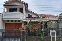 Rumah Terawat 2 Lantai di Komplek Nusa Indah Tarogong Kota Garut