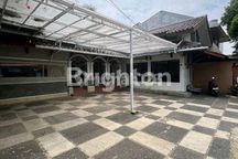 Rumah Row Jalan 2 Mobil Lega Bisa Untuk Usaha Di Kebon Kacang, Jakarta Pusat