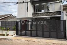 Dijual Rumah Minimalis Modern di Kencana Loka Sektor 12.5, BSD