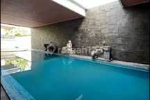 Dijual Rumah Graha Family Golf View Lengkap Dengan Pool