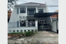 Disewakan Rumah 2 Lt Baru Renovasi Dukuh