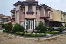 Di Jual Rumah Mewah 2 LT. Villa Evergreen.