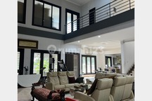 Rumah Bagus Pejaten Barat Raya Semi Furnished dengan Kolam Renang