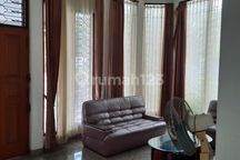 Rumah Mewah di Dharmahusada Indah Utara Lokasi Elit dan Prestisius