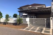 Rumah Mewah di Puri Galaxi Bamboo Lakes Surabaya Timur