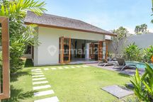 Disewakan Villa 2 Br dekat Canggu, berfasilitas lengkap di lingkungan tropis yang indah.