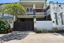 Rumah Modern Dua Lantai Lokasi Premium Renon Dekat Fasum
