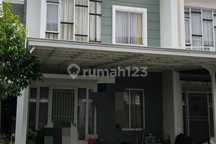 Rumah Hoek greenlake city lokasi strategis dekat tol jkt dan tangerang dengan keamanan 24 jam dgn One Gate System.