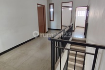 Disewakan Rumah 2 Lantai Shm di Taman Kopo Indah