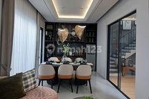 Dijual Rumah With Attic