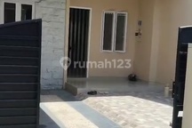 Disewakan Rumah Baru Renovasi 2 LT 8 X 15 M2 di Denpasar Bali Sesetan Ada 3 +1 KT 3 KM Semi Furnished, Carport 1 Mobil, Acess Gang 1 Mobil