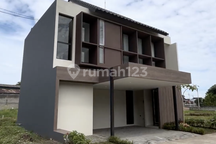 Rumah Mewah Luas 2 Lantai 4 Kamar Lokasi Strategis di Pusat Kota Bandung Dekat Stasiun