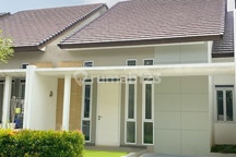 Rumah dengan Halaman Belakang yang Luas Strategis di Bandung