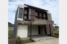 Hunian Elit 2 Lantai Kondisi Baru Dijual Lokasi di Tengah Kota Bandung