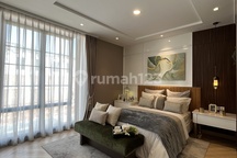 Rumah Nyaman Luas Mewah High Ceiling 3 Lantai New Condition Dijual di Jakarta