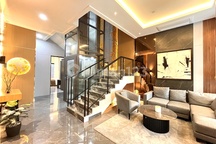 Rumah Dijual 3 Lantai Mewah Premium Elit Luas Lokasi Strategis Dekat Mall