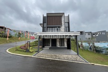 Dijual Rumah Bagus Kondisi Baru dan Mewah 3 Lantai, 4 Kamar, Kawasan Nyaman